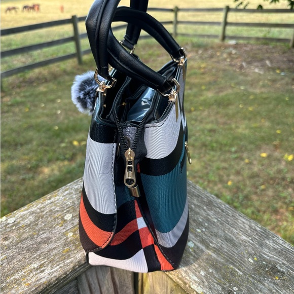 SHEIN small plaid purse very cute and colorful zippered pocket on exterior back - Picture 3 of 8